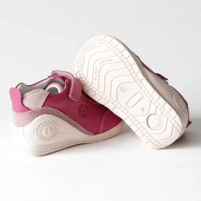 Zapatos para Niñas de color fucsia en vista lateral derecha