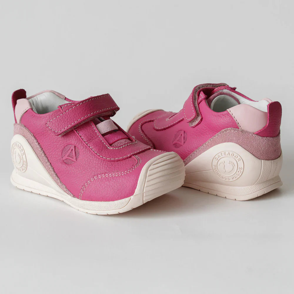 Zapatos para Niñas de color fucsia en vista frontal