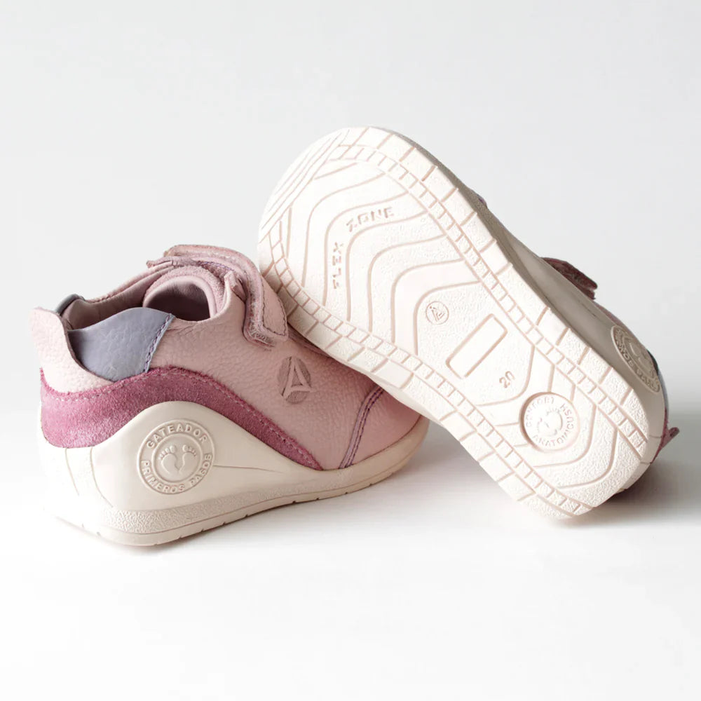 Zapatos para Niñas de color rosado en vista lateral derecha