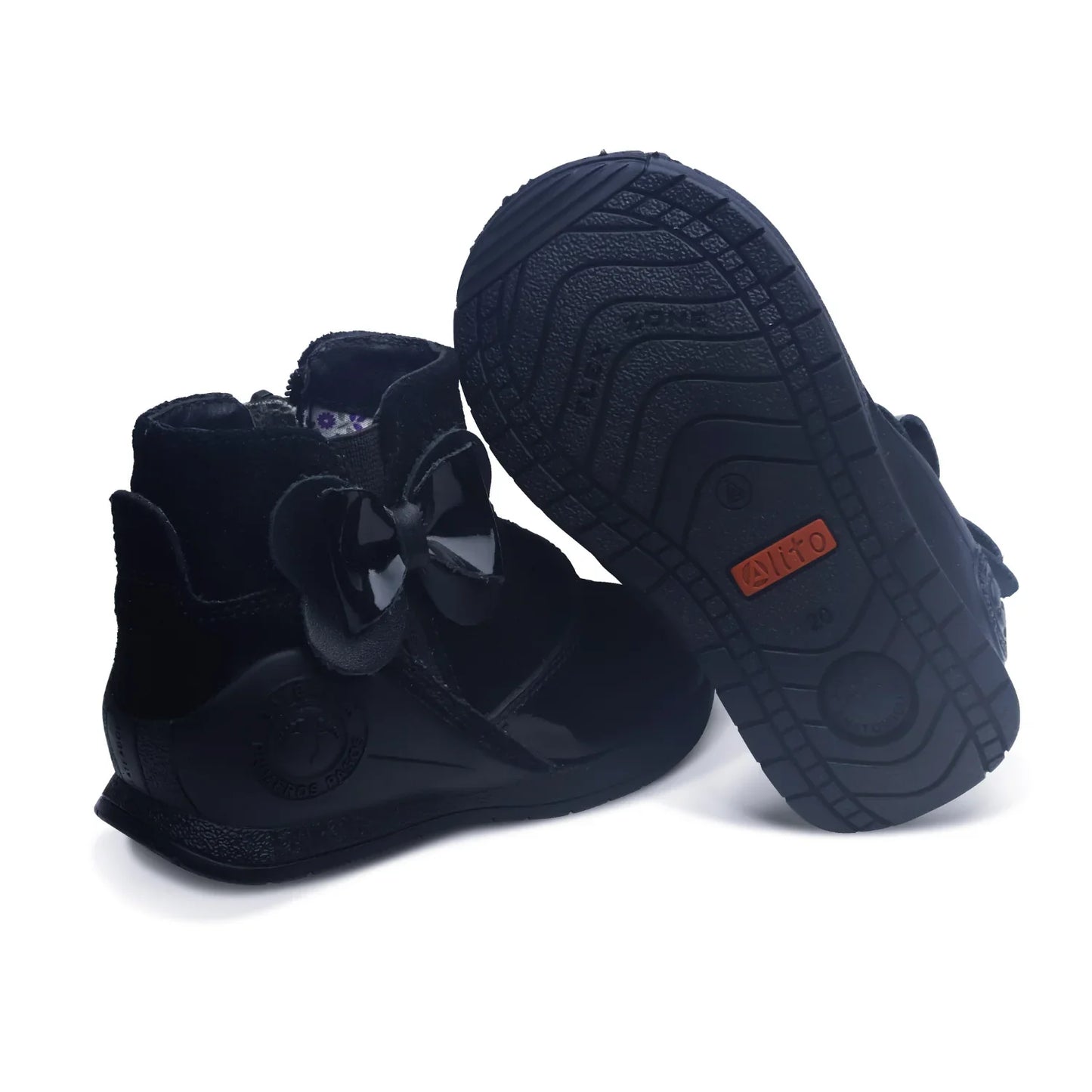 Zapatos para Niñas de color negro charol en vista lateral izquierda