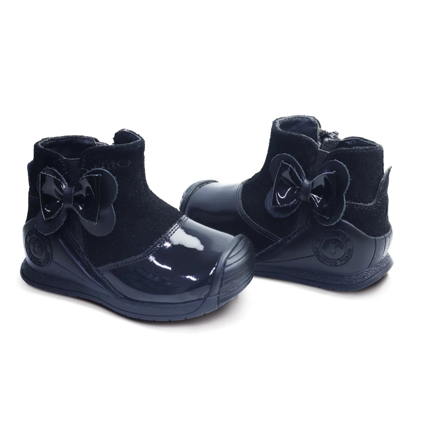 Zapatos para Niñas de color negro charol en vista frontal