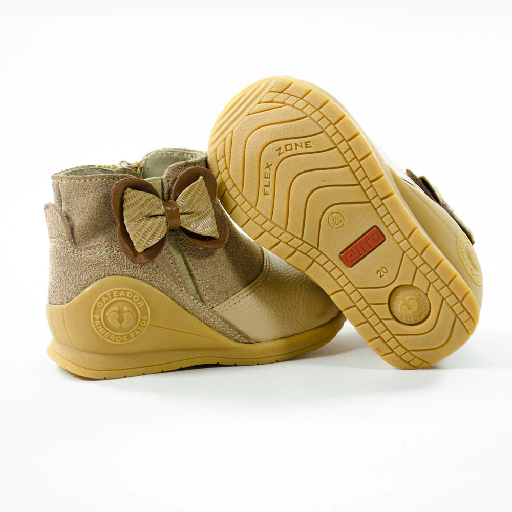 Zapatos para Niñas de color nude en vista lateral izquierda