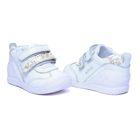 Zapatos para Niñas de color blanco en vista frontal