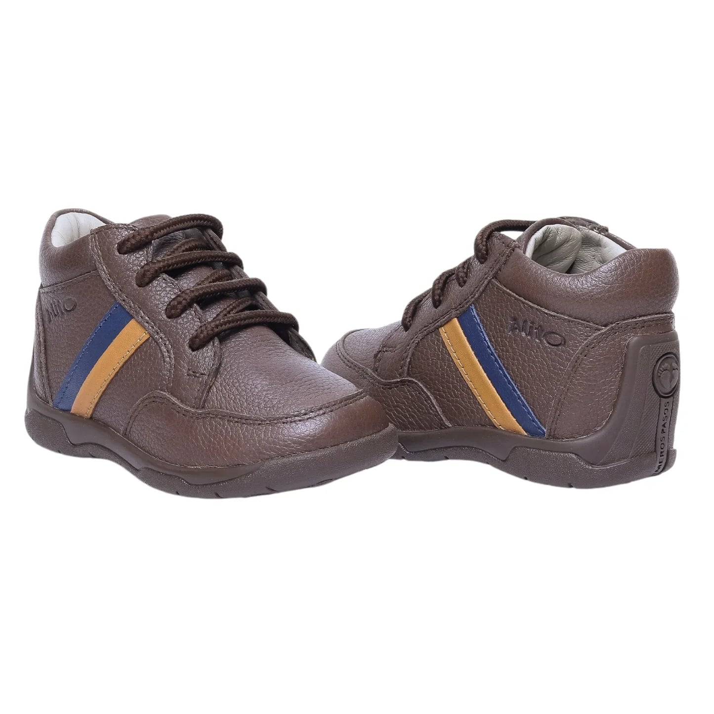 Zapatos para Niños de color marron en vista frontal