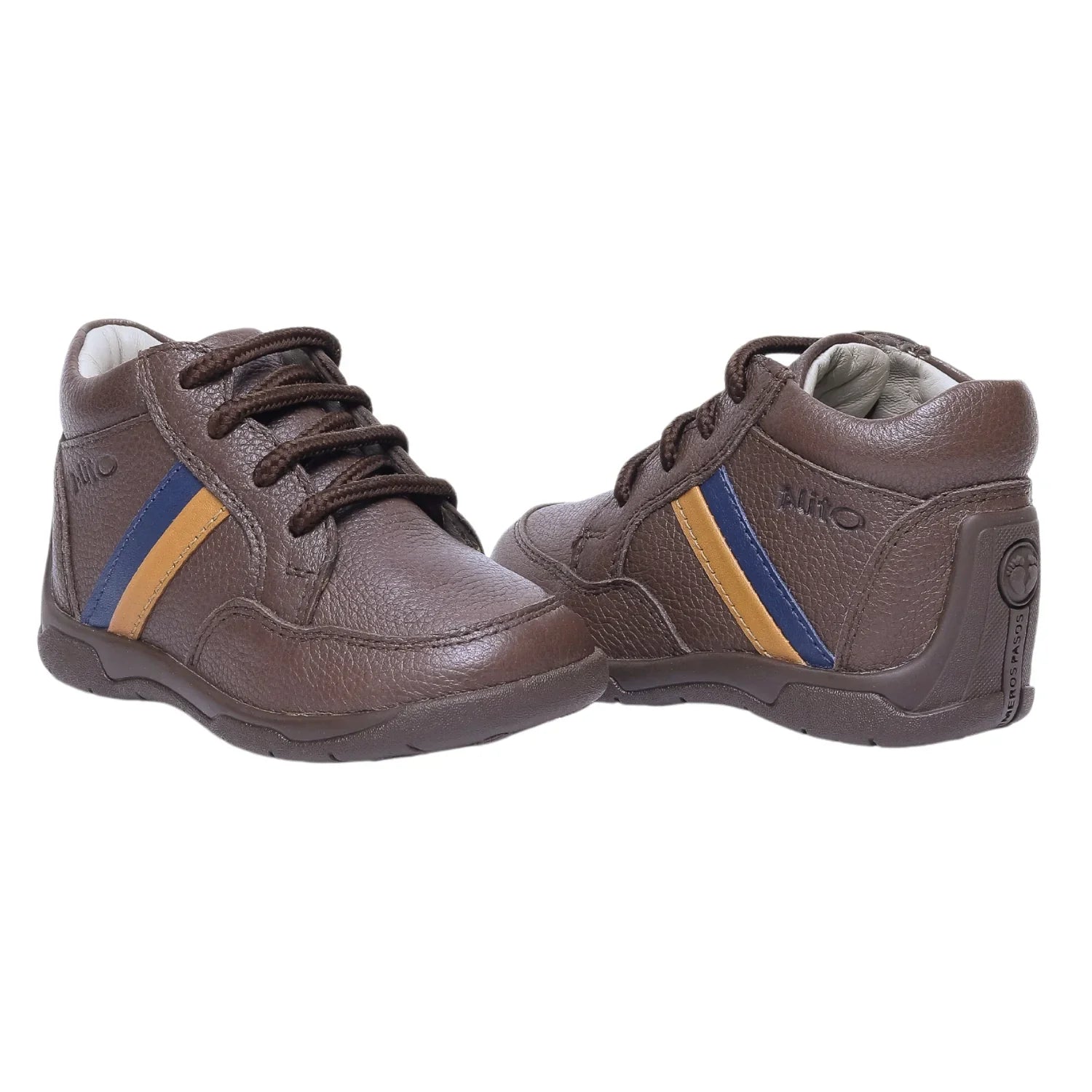 Zapatos para Niños de color marron en vista frontal