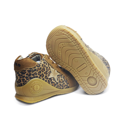 Botines para Niñas de color animal print en vista lateral derecha