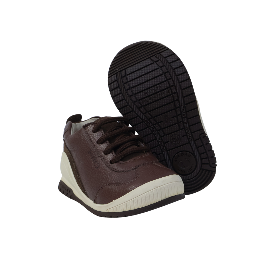 Zapatos para Niños de color marron en vista lateral izquierda