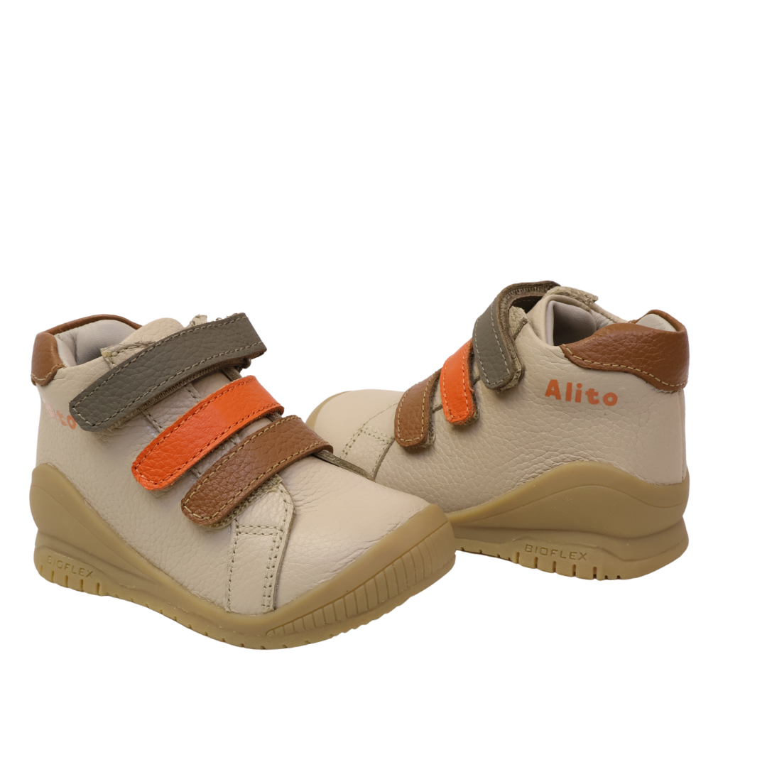 Zapatos para Niños de color nude en vista lateral derecha