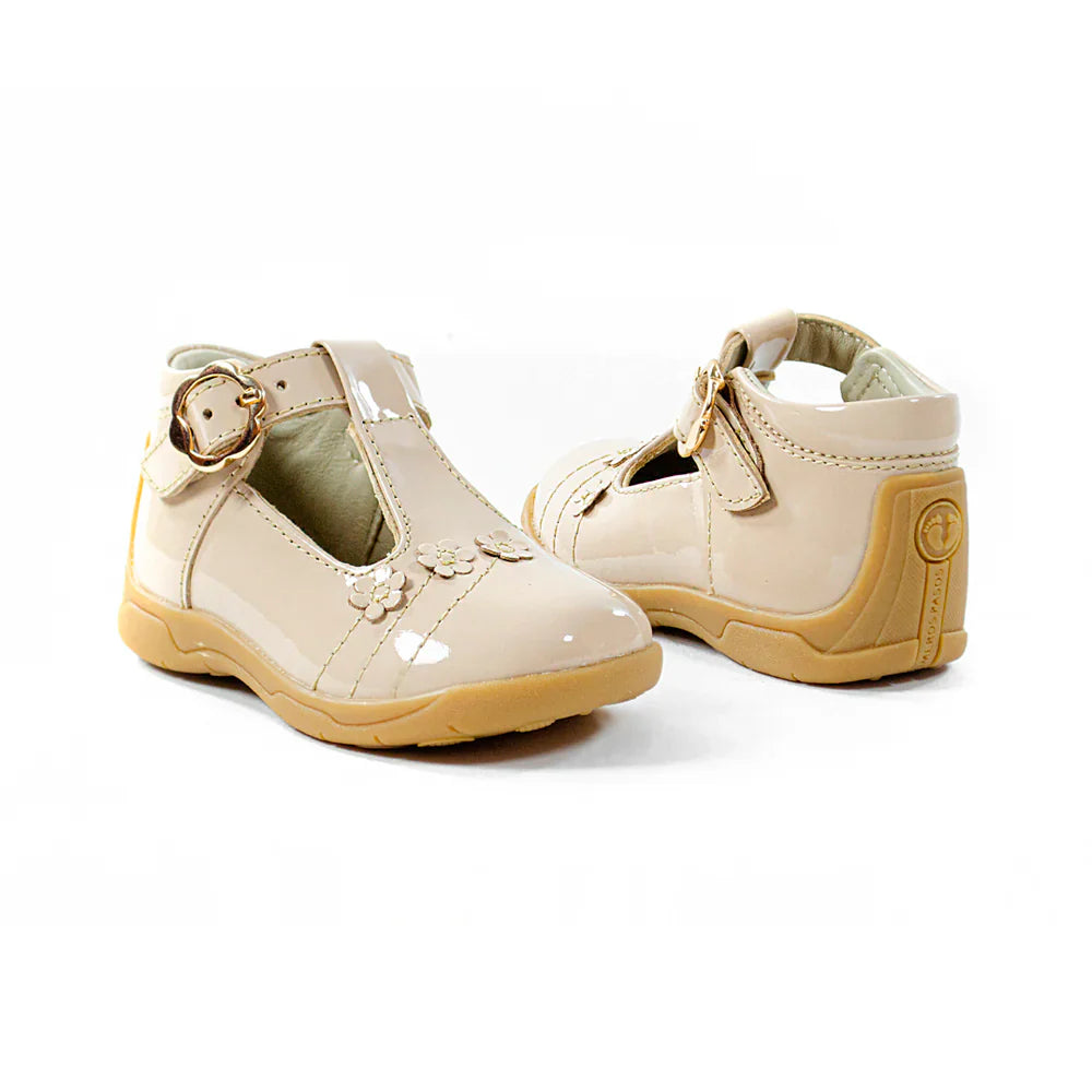 Zapatos para Niñas de color hebilla nude en vista frontal