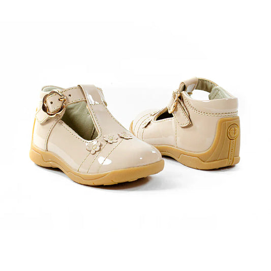 Zapatos para Niñas de color hebilla nude en vista frontal