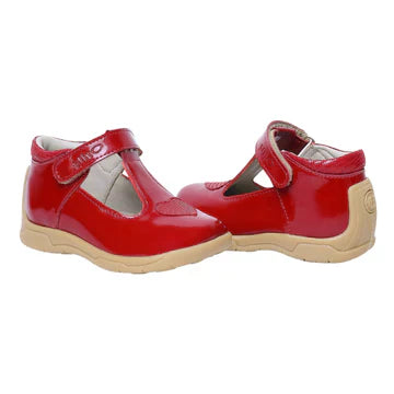Zapatos para Niñas de color pega rojo charol en vista frontal