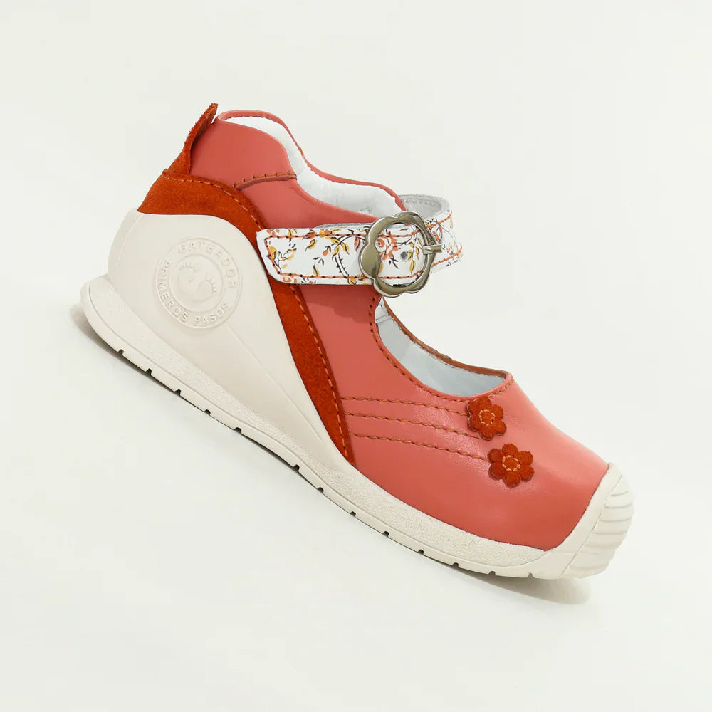 Zapatos para Niñas de color coral en vista lateral derecha