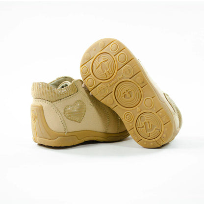 Zapatos para Niñas de color nude en vista lateral izquierda