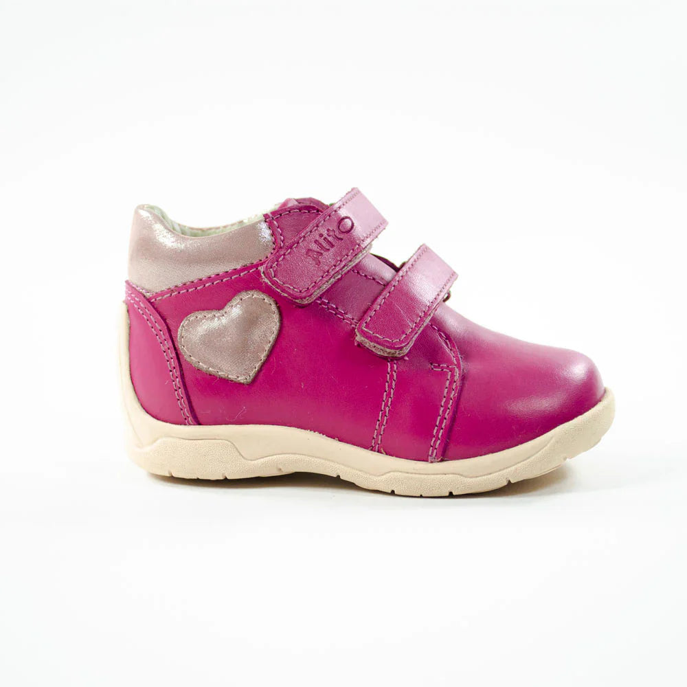 Zapatos para Niñas de color fucsia en vista lateral derecha