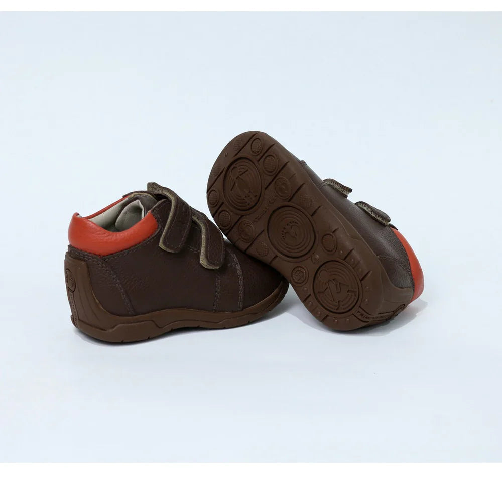 Zapatos para Niños de color marron en vista lateral izquierda