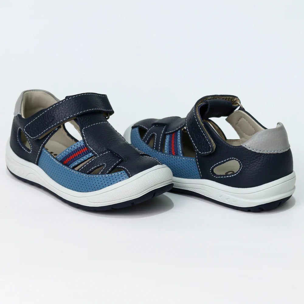 Sandalias para Niños de color azul en vista frontal