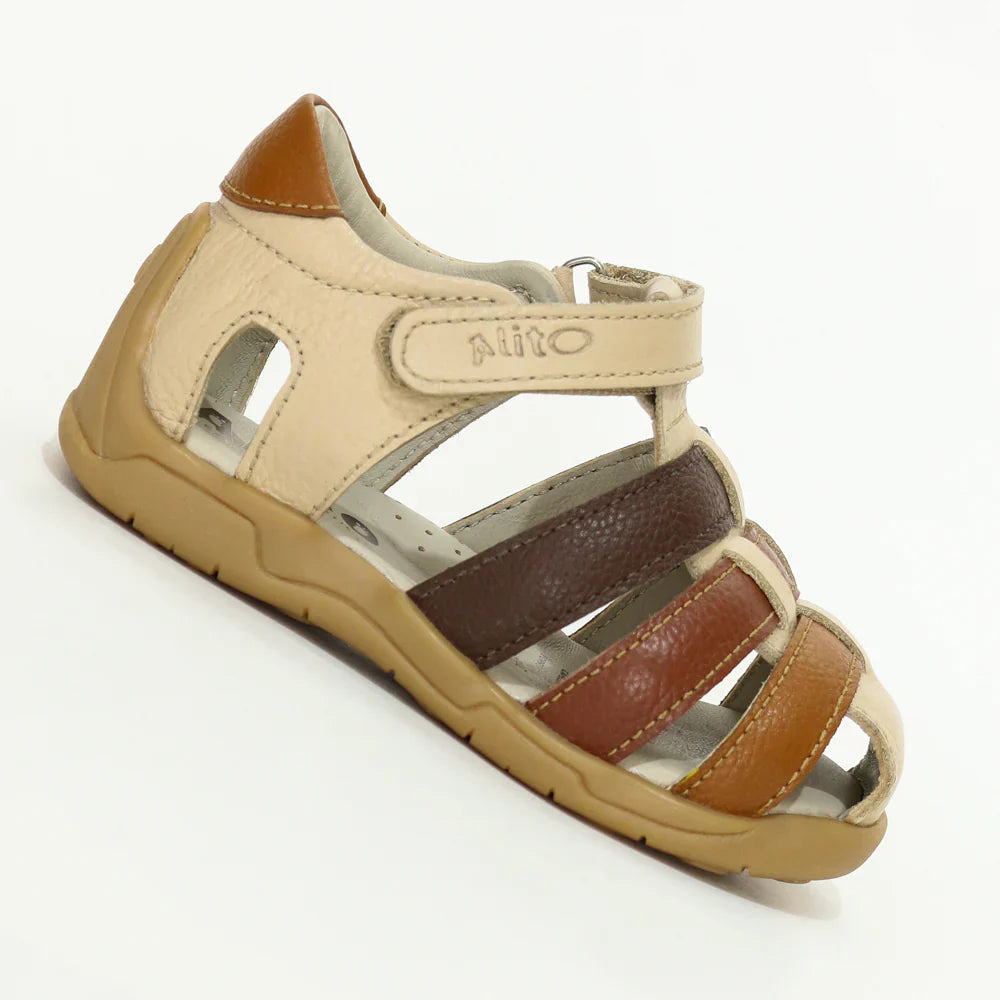 Sandalias para Niños de color nude en vista lateral derecha