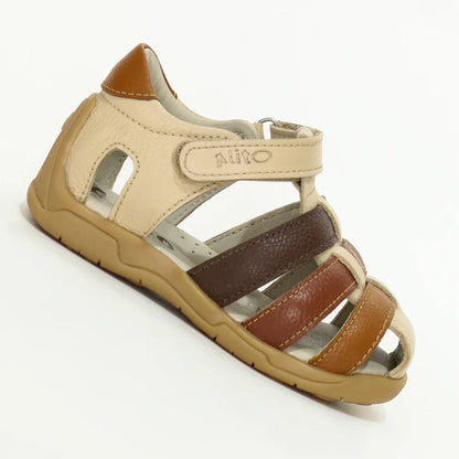 Sandalias para Niños de color nude en vista lateral derecha
