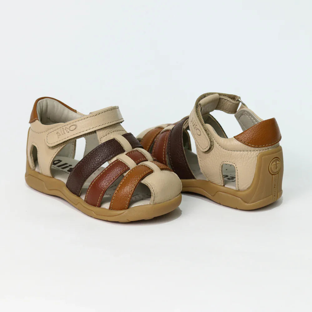 Sandalias para Niños de color nude en vista frontal
