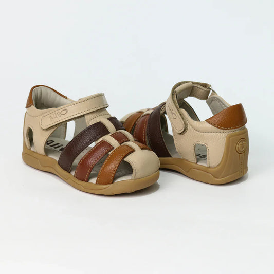 Sandalias para Niños de color nude en vista frontal