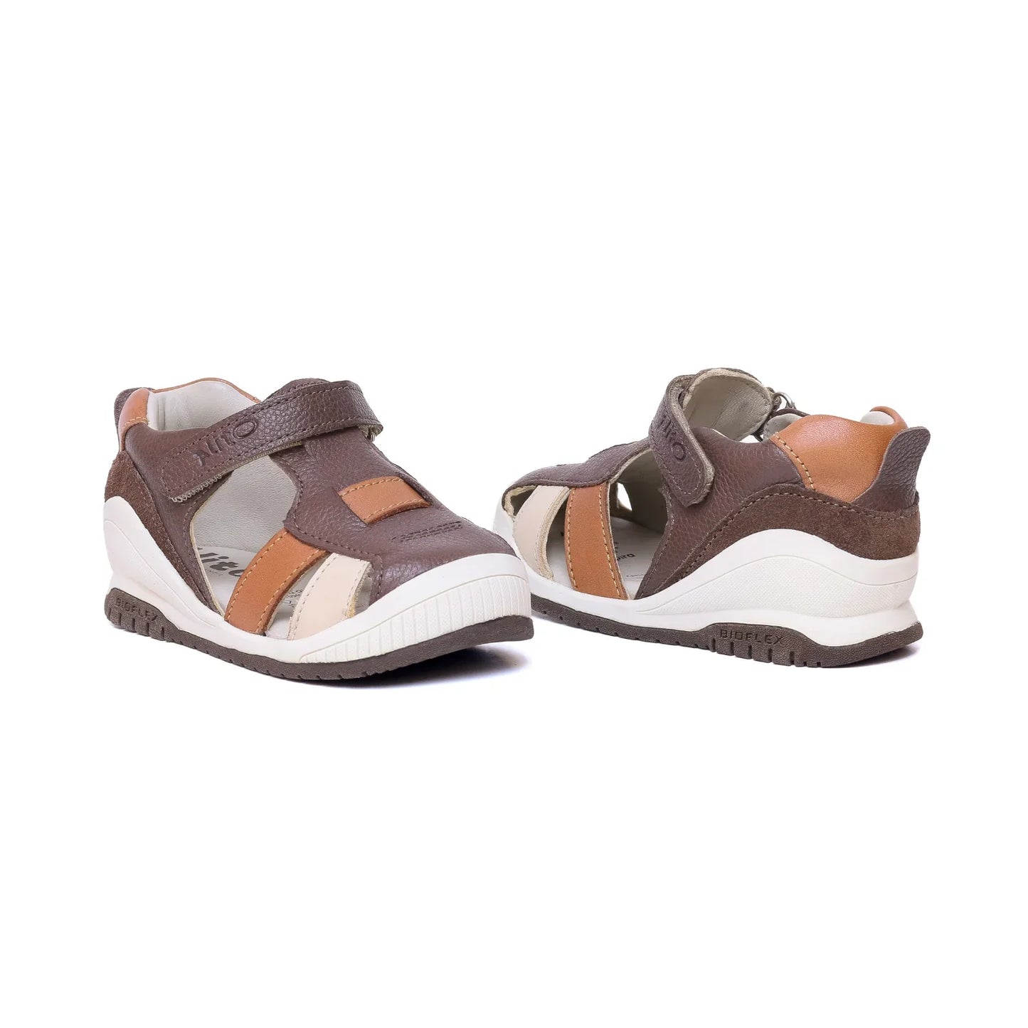 Sandalias para Niños de color marron pega en vista lateral izquierda