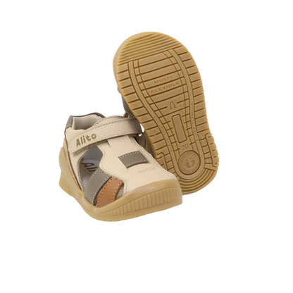 Sandalias para Niños de color nude pega en vista frontal