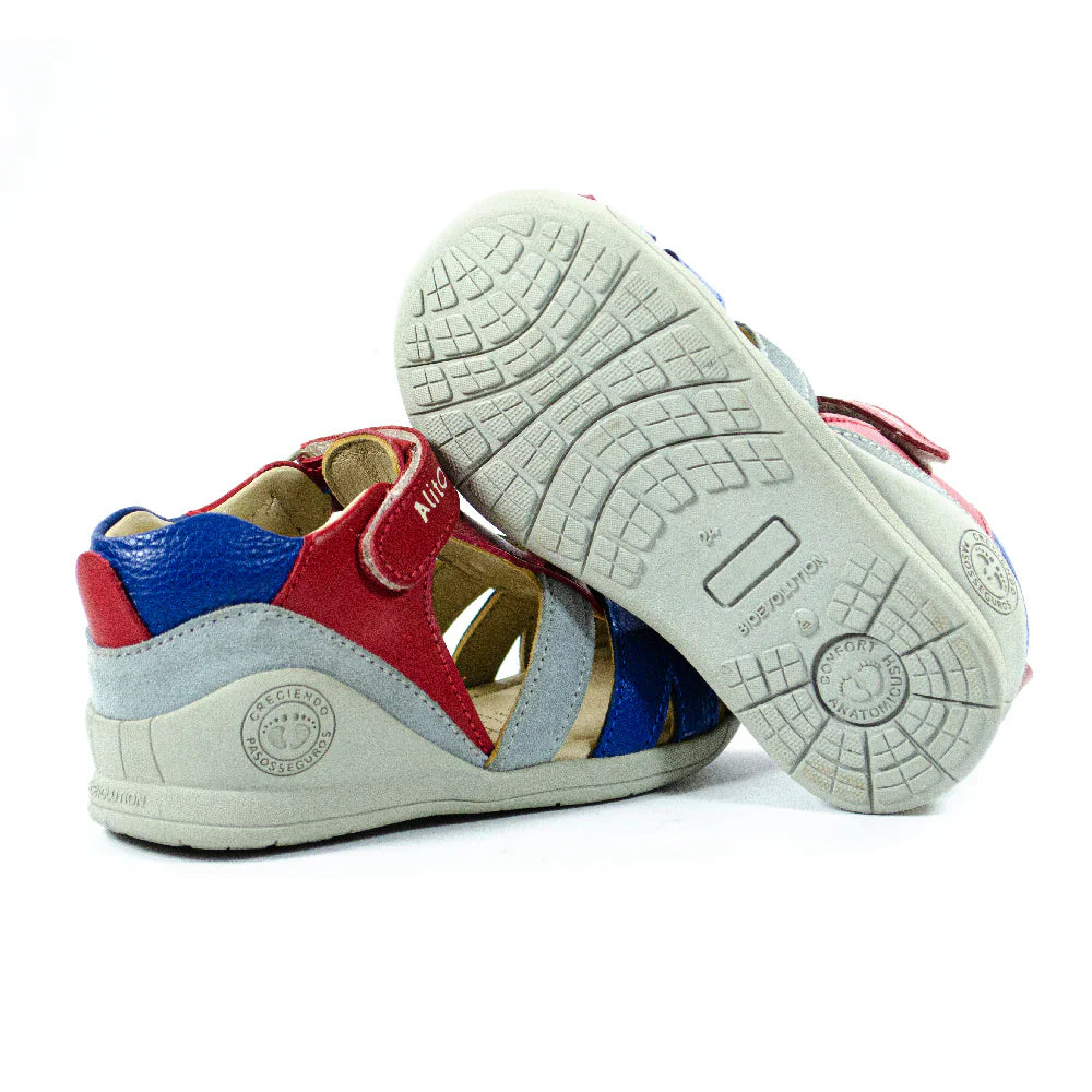 Sandalias para Niños de color rojo en vista lateral izquierda