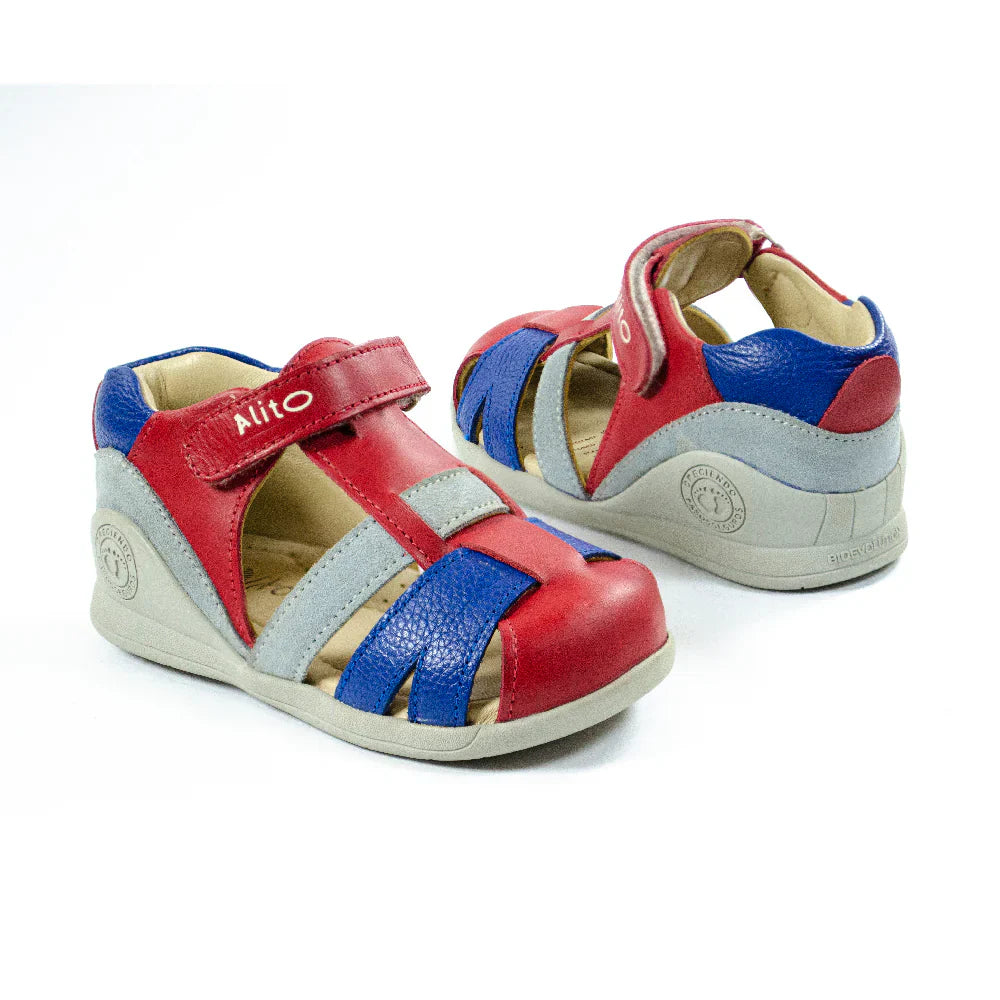 Sandalias para Niños de color rojo en vista frontal