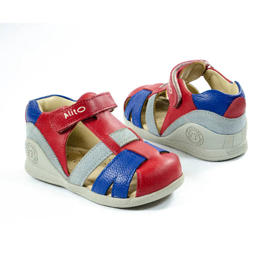 Sandalias para Niños de color rojo en vista frontal