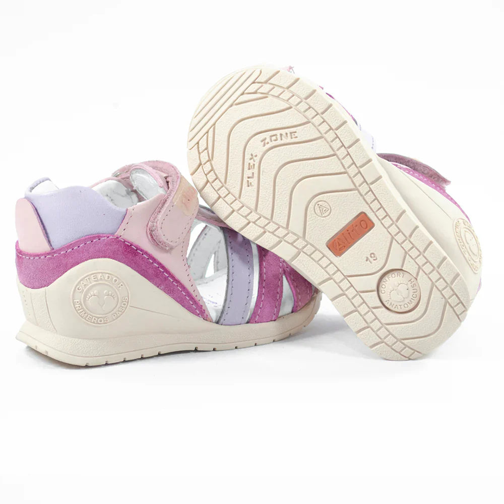 Sandalias para Niñas de color rosado en vista lateral izquierda