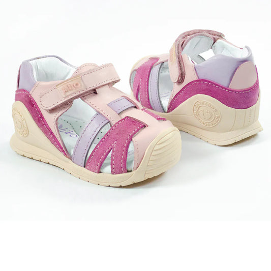 Sandalias para Niñas de color rosado en vista frontal