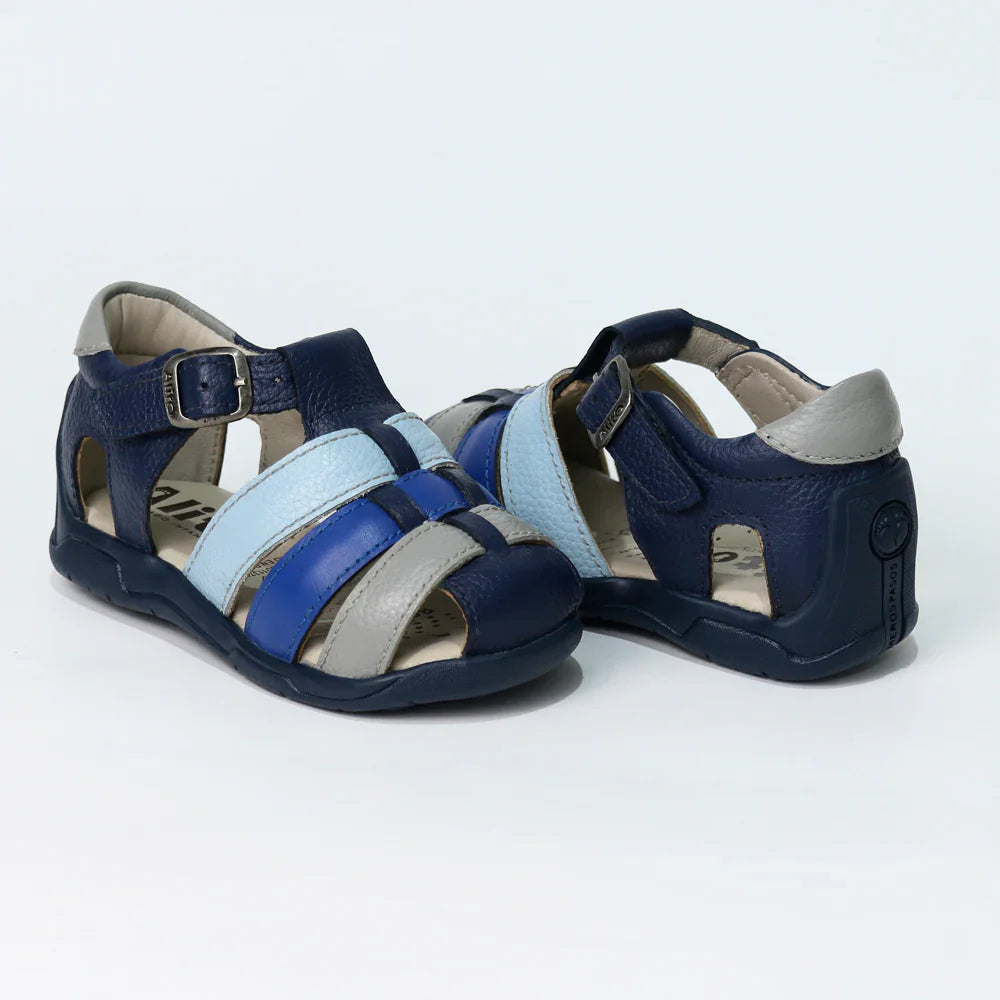 Sandalias para Niños de color azul en vista frontal