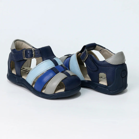 Sandalias para Niños de color azul en vista frontal