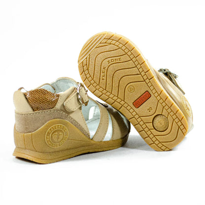 Sandalias para Niñas de color nude en vista lateral izquierda