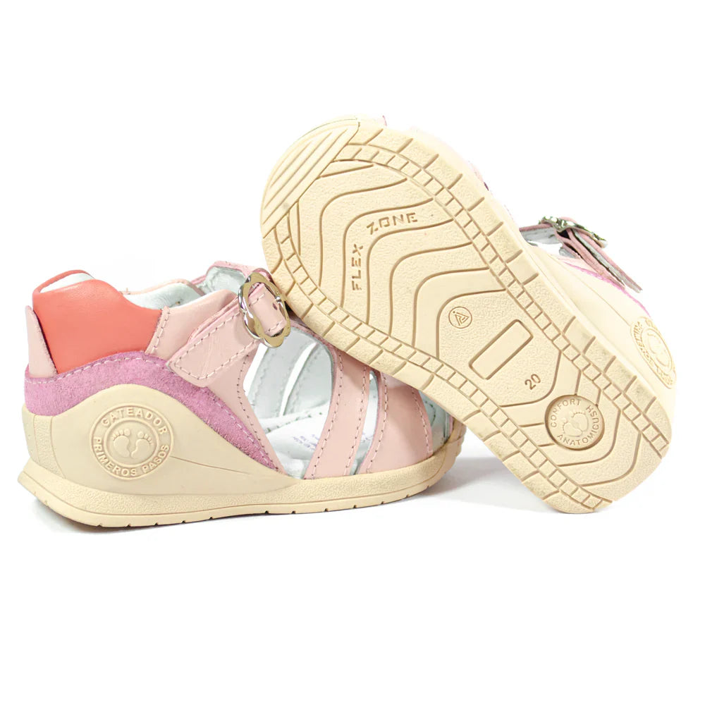 Sandalias para Niñas de color rosado en vista lateral derecha