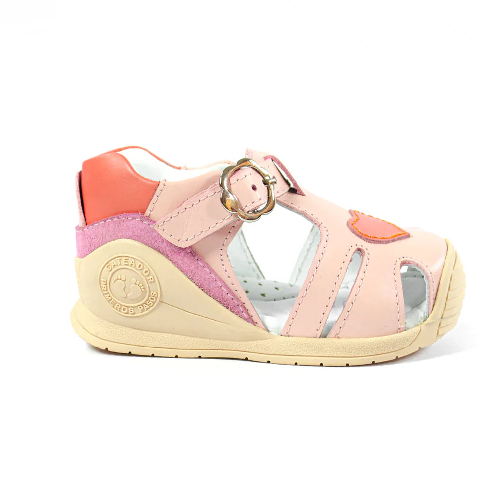 Sandalias para Niñas de color rosado en vista lateral izquierda
