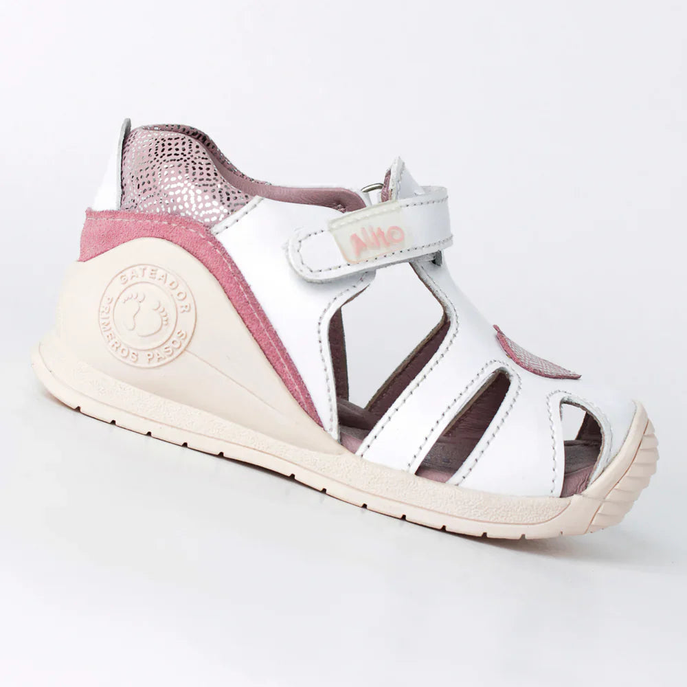 Sandalias para Niñas de color blanco en vista lateral derecha