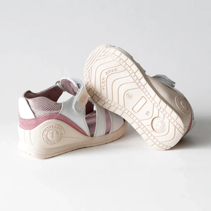 Sandalias para Niñas de color blanco en vista lateral izquierda