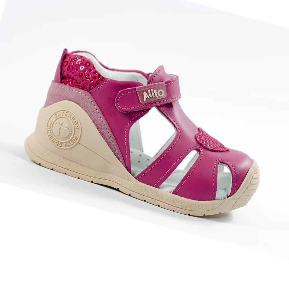 Sandalias para Niñas de color fucsia en vista lateral derecha