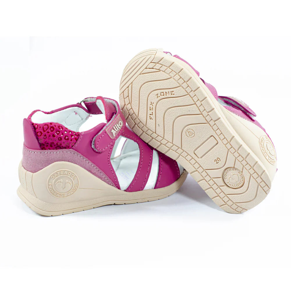 Sandalias para Niñas de color fucsia en vista lateral izquierda