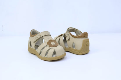 Sandalias para Niñas de color nude en vista frontal