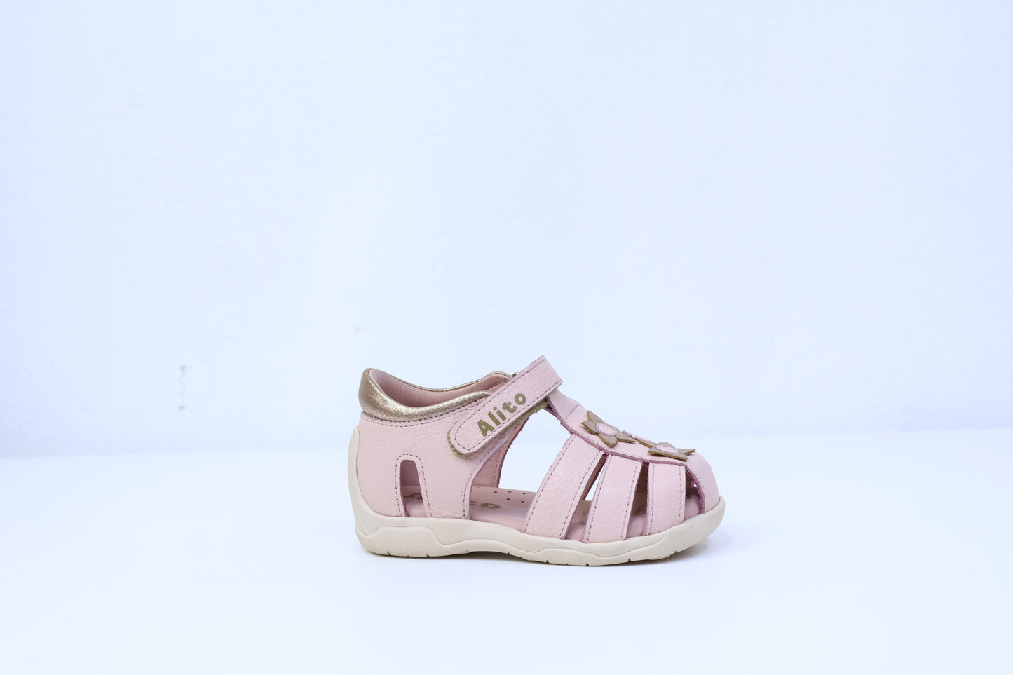 Sandalias para Niñas de color pega folia nude en vista lateral derecha