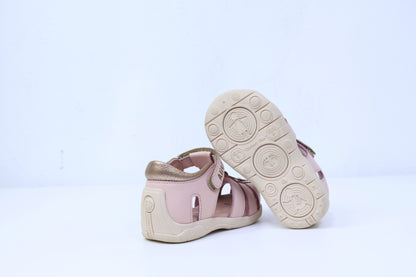 Sandalias para Niñas de color pega folia nude en vista lateral izquierda