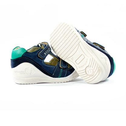 Sandalias para Niños de color azul en vista lateral izquierda