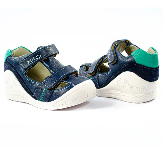 Sandalias para Niños de color azul en vista frontal