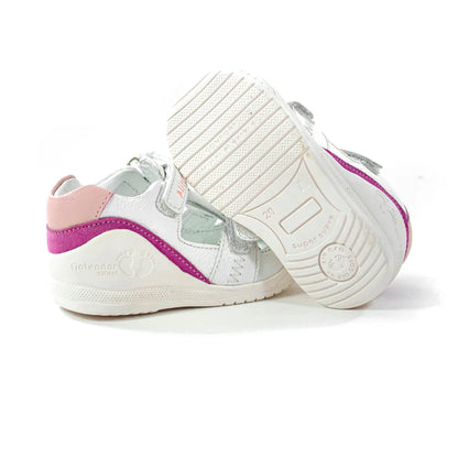 Sandalias para Niñas de color blanco en vista lateral izquierda