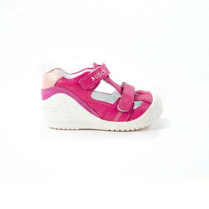 Sandalias para Niñas de color fucsia en vista lateral derecha
