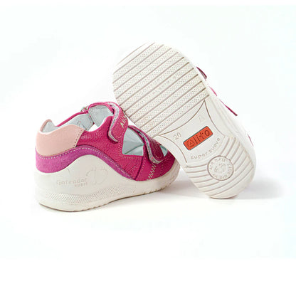 Sandalias para Niñas de color fucsia en vista lateral izquierda