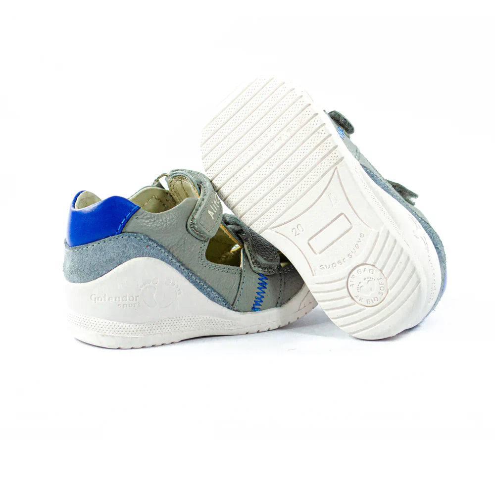 Sandalias para Niños de color gris en vista lateral izquierda