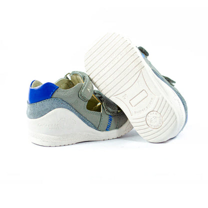 Sandalias para Niños de color gris en vista lateral izquierda